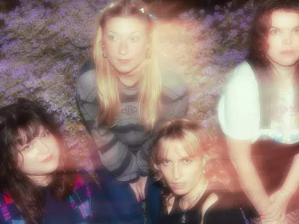 Target pres.: Batbait + Hi Mum